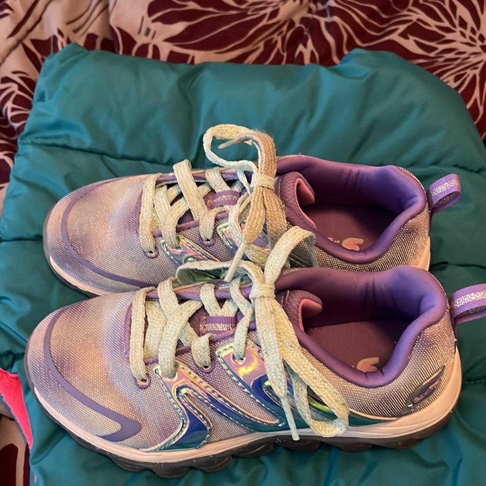 Sketchers sport girls tennis shoes - Picture 2 of 8